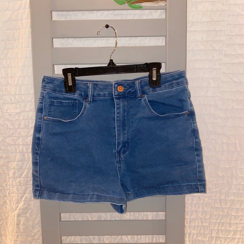 NWOT Forever 21 jean shorts size 28 WOMENS